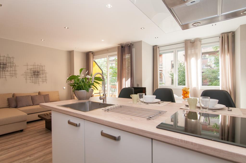 Montaber Apartments - Sagrada Familia Barcelona Bagian luar foto