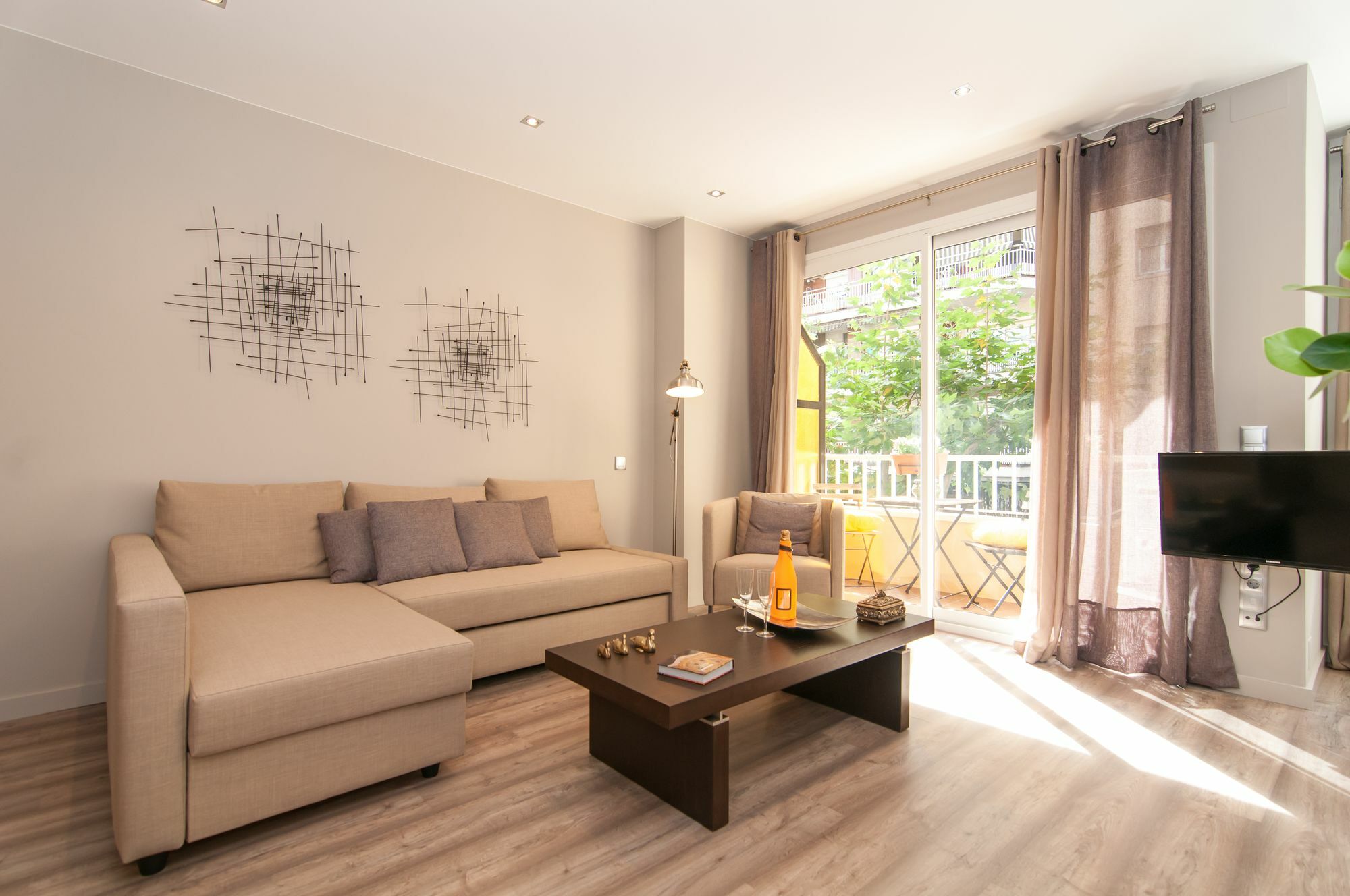 Montaber Apartments - Sagrada Familia Barcelona Bagian luar foto